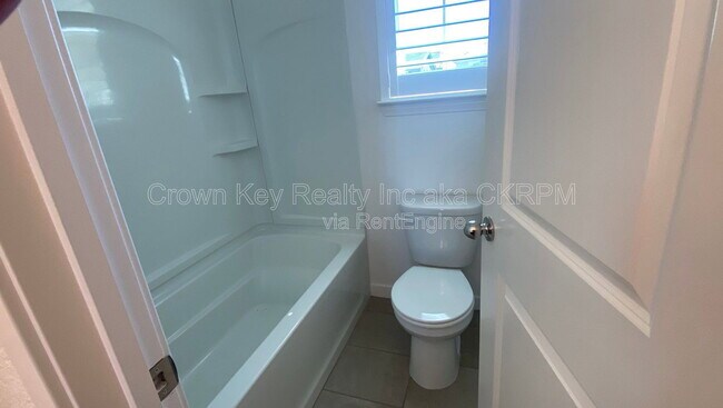 Building Photo - 17823 Taft Dr