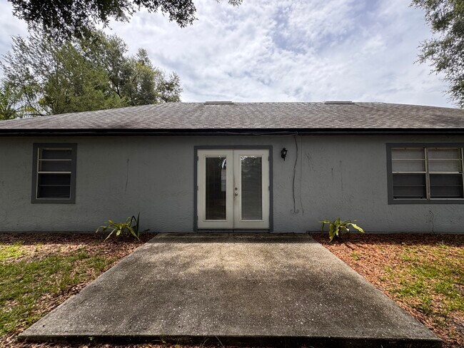 Building Photo - 1077 Shady Hollow Dr