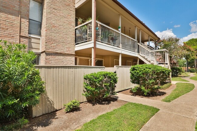 Primary Photo - 2100 Wilcrest Dr