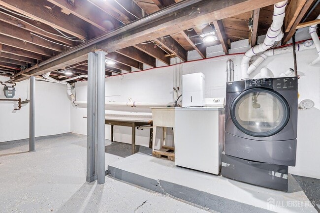 Building Photo - 338 Buckelew Ave