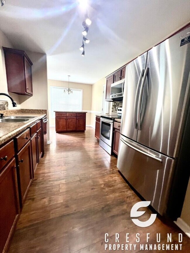 Building Photo - Conveniently Located Close to RALEIGH/RDU/...