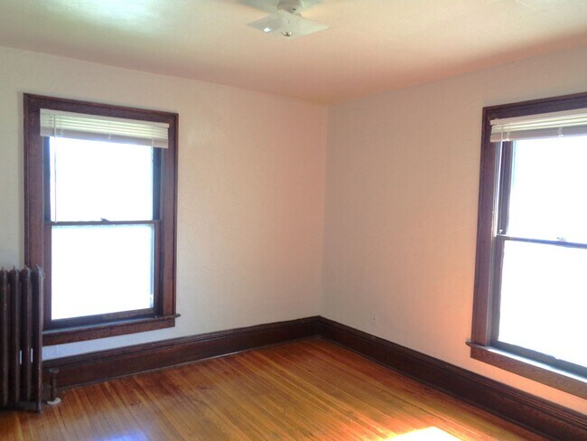 Building Photo - 1420 Garfield St