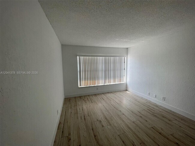 Building Photo - 2580 Coral Springs Dr