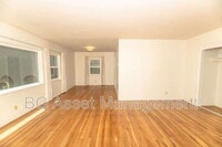 Building Photo - 846 York St