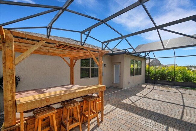 Building Photo - 361 Almansa St