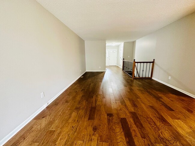 Building Photo - {12311} Spacious Townhome in Desirable OP ...