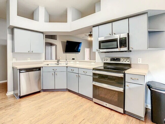 Building Photo - "Spacious 4-Bedroom Haven with 2 Full Baths in Brandon, FL – Your Dream Home Awaits!"