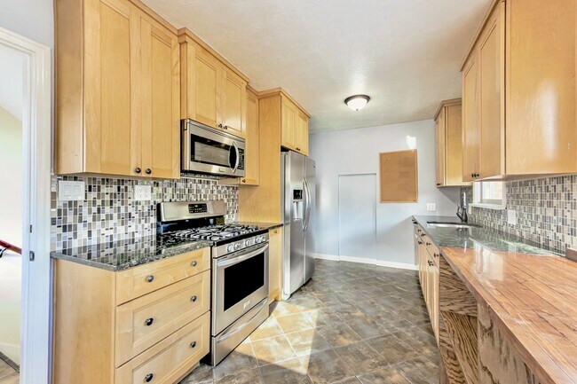 Building Photo - Monroe Park