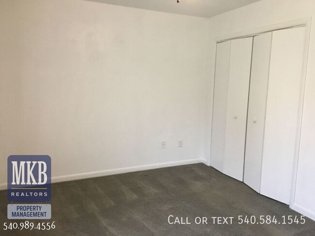 Building Photo - 7847 Forest Edge Dr