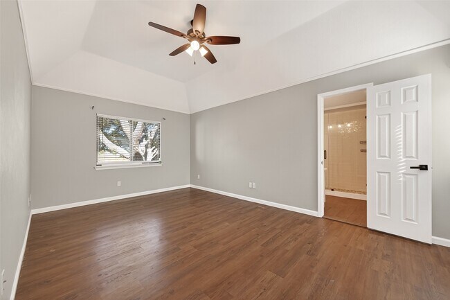 Building Photo - 1720 Old Creek Dr