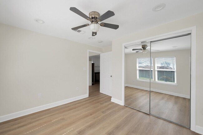 Building Photo - 632 E 38th St