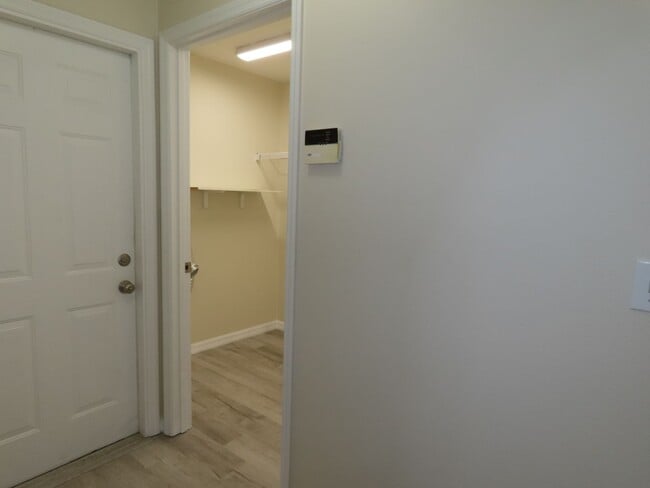 Building Photo - Spacious 4 Bedroom Pool Home Plus Addition...