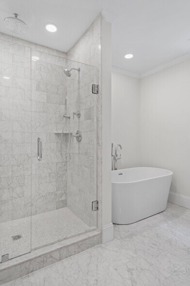 Building Photo - 128 Longwood Ave