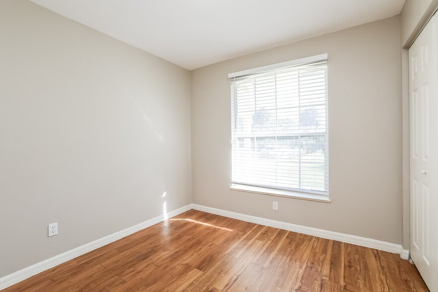 Building Photo - 2831 2nd Ave SE