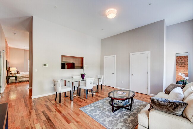 Building Photo - 231 E North Ave