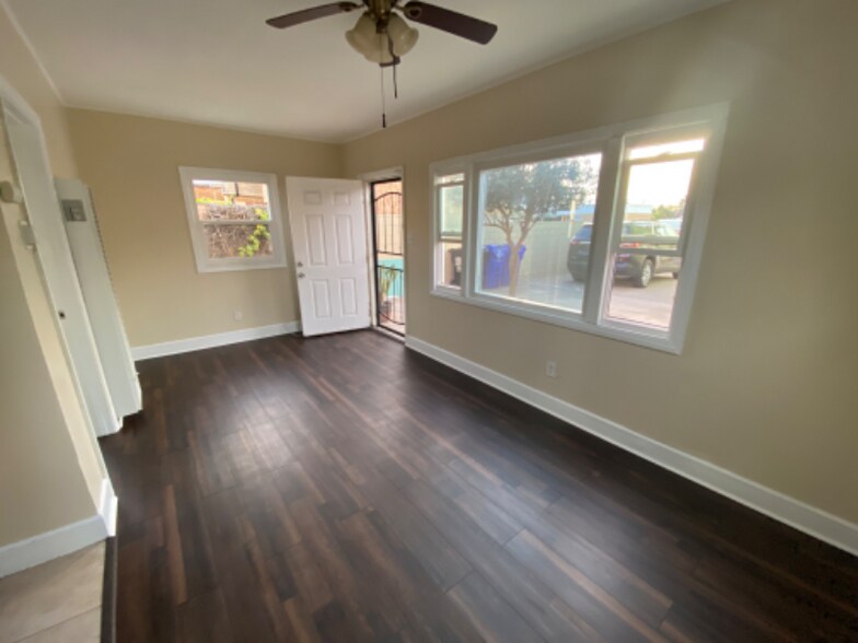 Building Photo - 619 42nd St