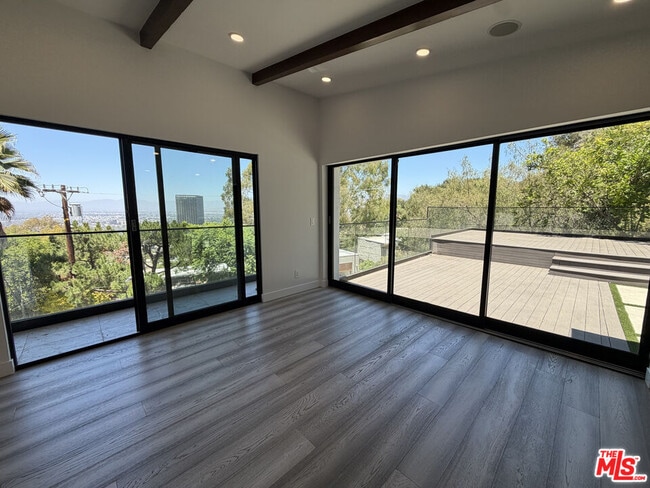 Building Photo - 3565 Multiview Dr