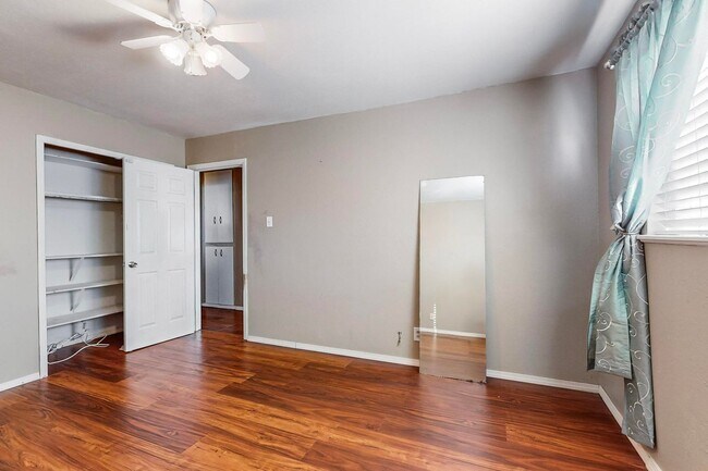 Building Photo - LOMAS/JUAN TABO 3 Bedroom 2 Bath 1/CG