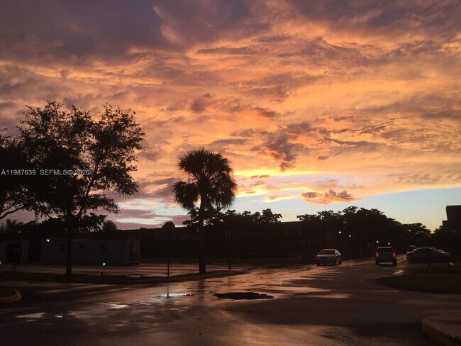 Building Photo - 516 Briarwood Cir