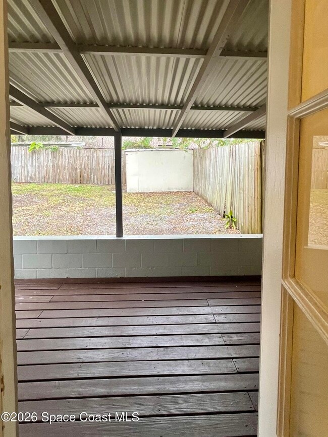 Building Photo - 27 Seminole Dr