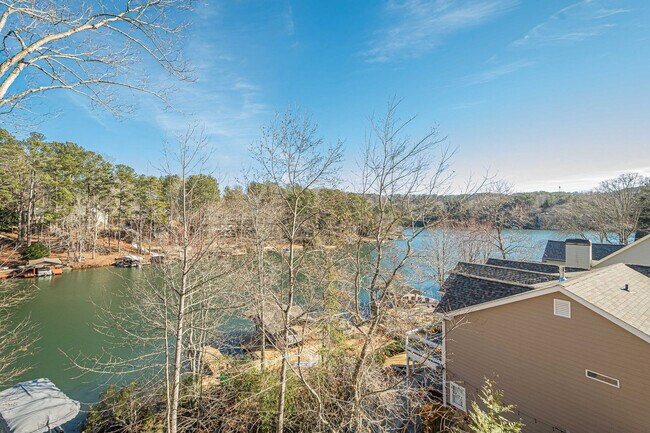 Building Photo - 117 Lakeview Cir