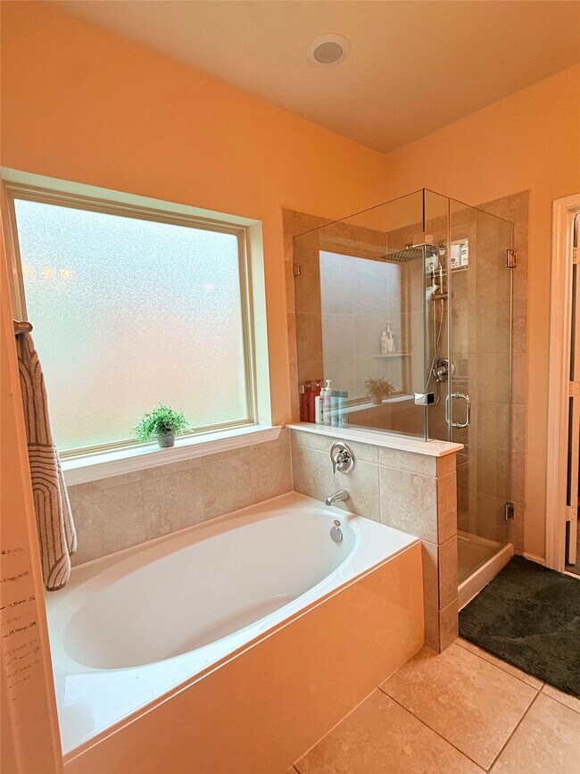 Building Photo - 20703 Winghaven Dr
