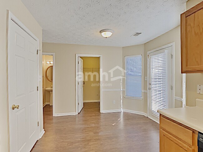 Building Photo - 1215 Wilkes Crest Dr