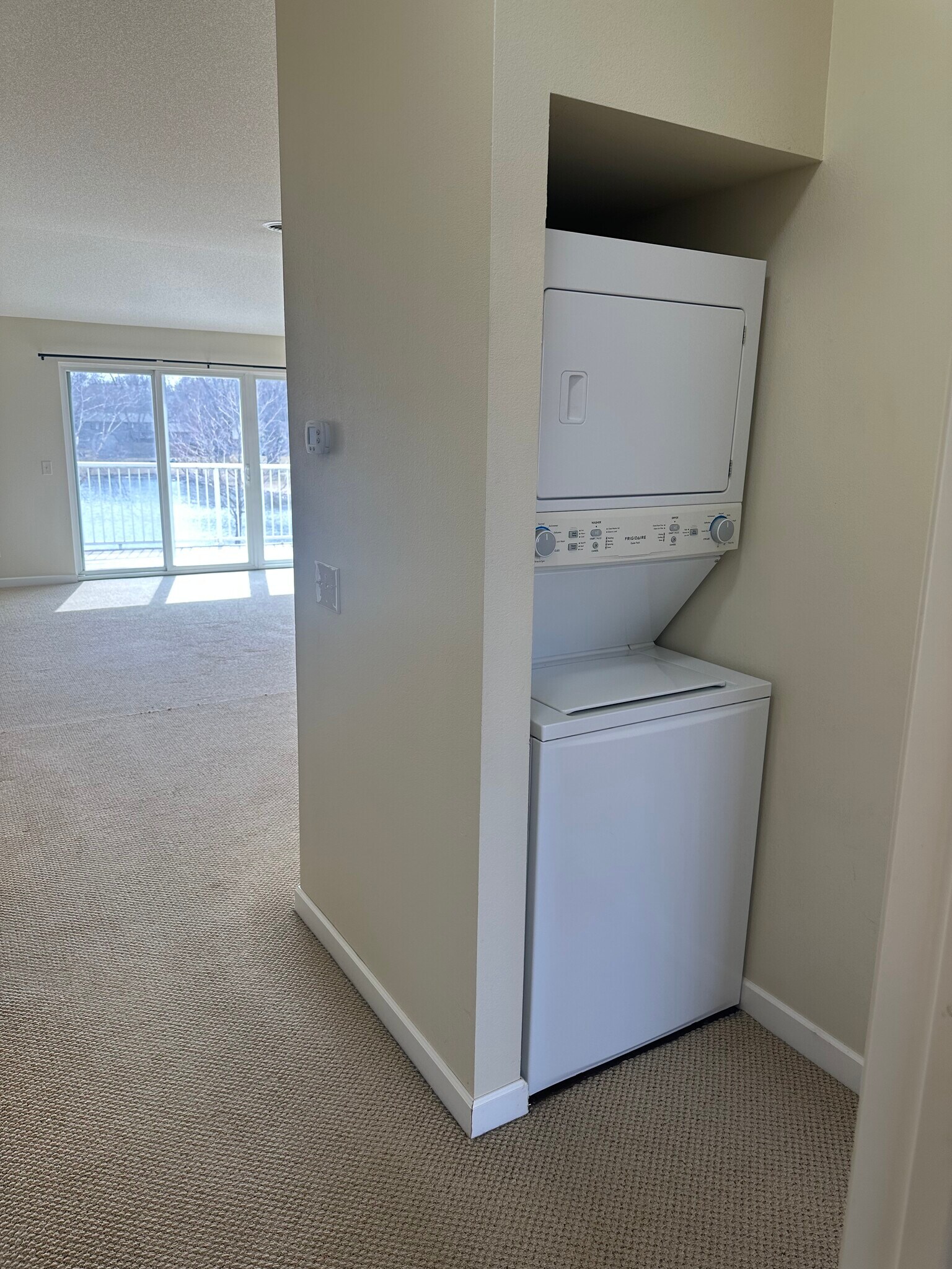 Building Photo - 2407 Oxford Dr SE