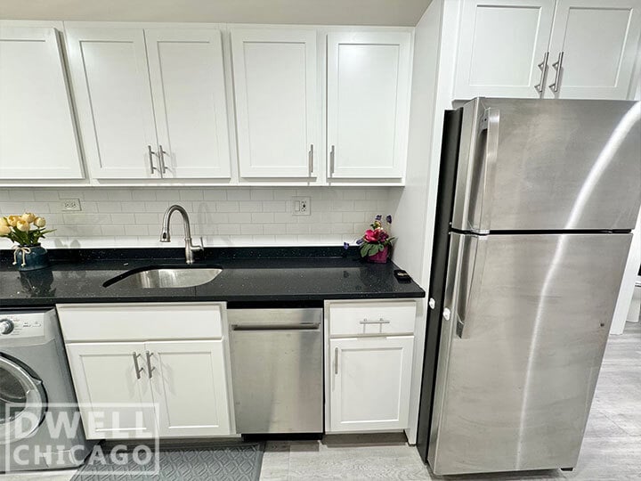 Building Photo - 730 W Roscoe St