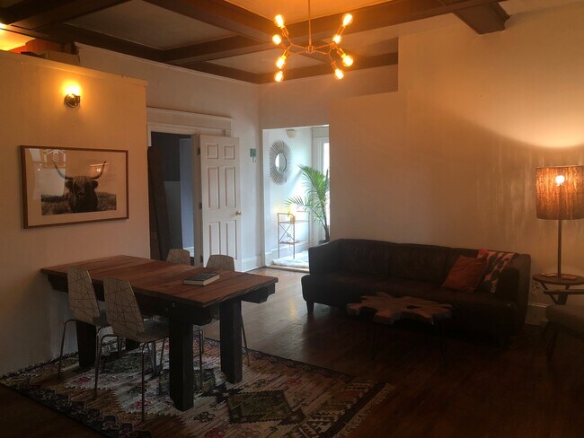 Looking toward Entry - 1422 13th Pl S