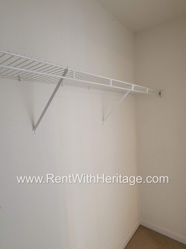 Building Photo - WOW!!...GORGEOUS HOME/HARDWOOD FLOORS/ UPGRADES GALLORE / SWIM - TENNIS