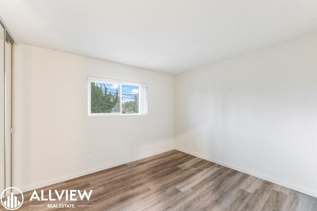 Building Photo - 7572 Amazon Dr