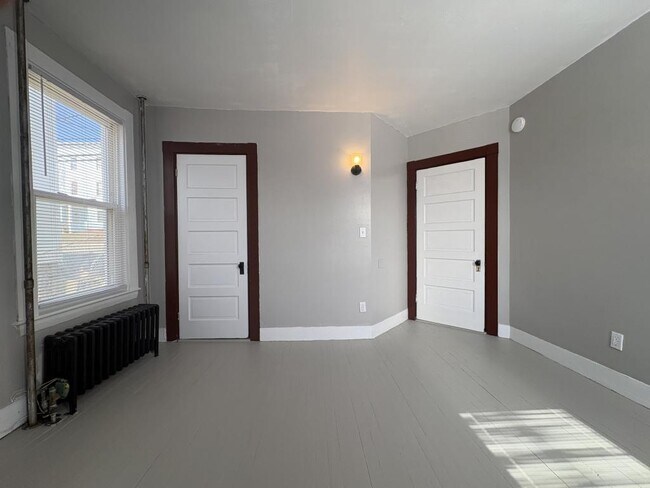 Building Photo - 77 Birch St