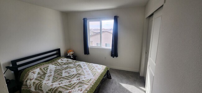 Building Photo - Beautiful 3 Bedroom 2.5 Bathroom Home in E...