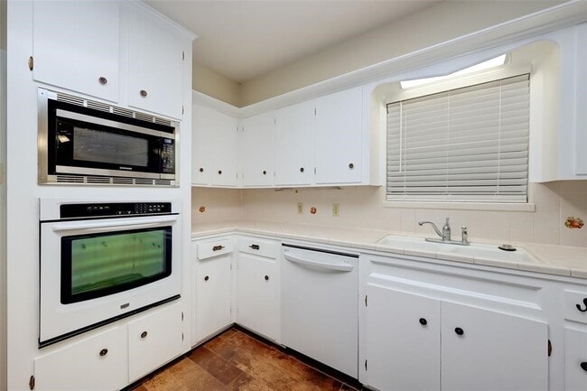 Building Photo - 6543 Kury Ln