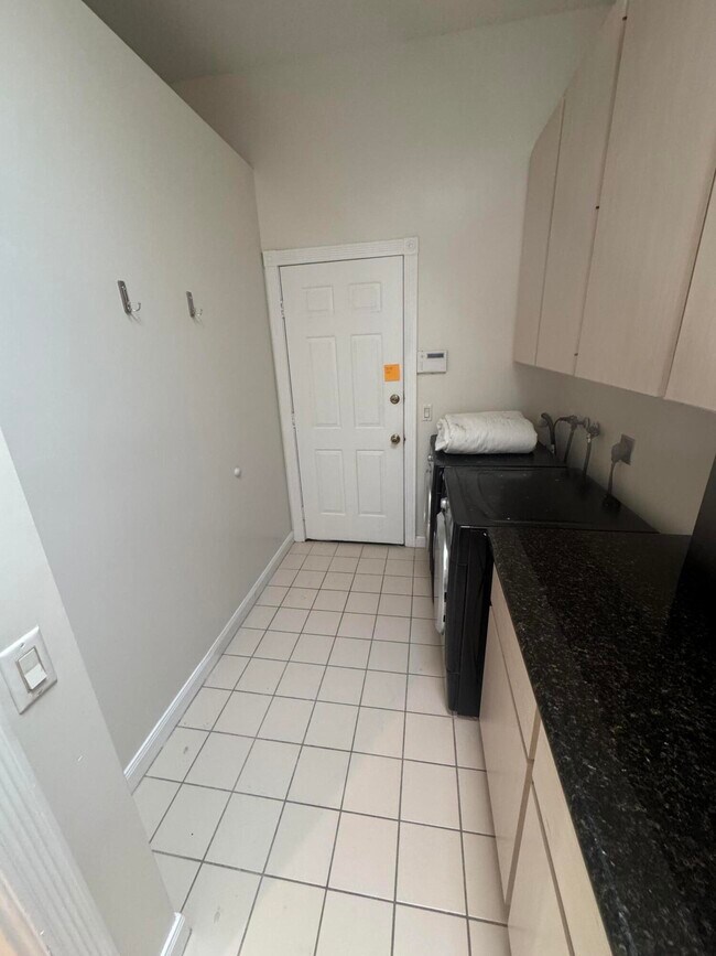 Building Photo - 900 Bear Island Cir