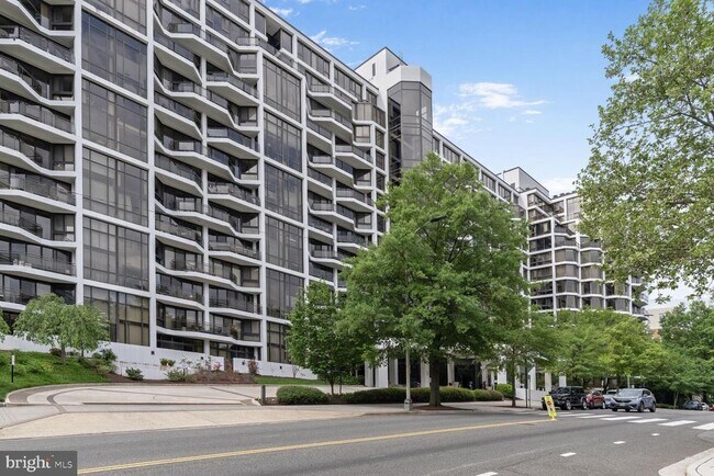 Primary Photo - 1530 Key Blvd