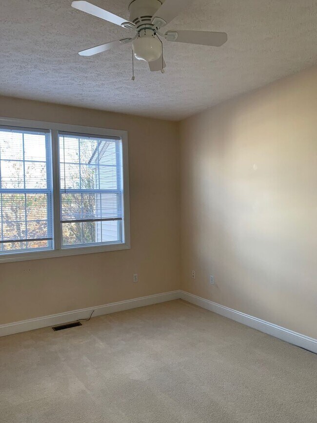 Building Photo - 960 Oak Tree Blvd NW
