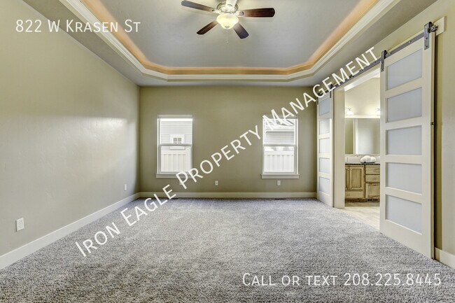 Building Photo - 822 W Krasen St