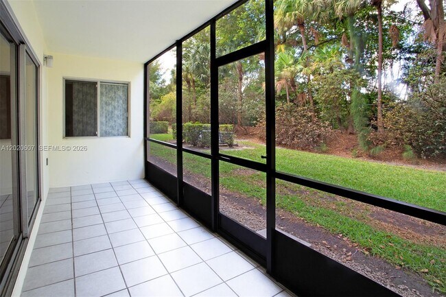 Building Photo - 900 SW 142nd Ave