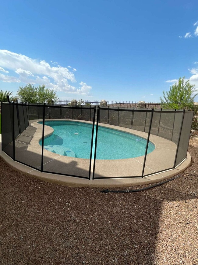 Building Photo - "Charming El Paso Oasis: 3-Bedroom Retreat...