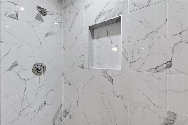 Building Photo - 604 E Summit St