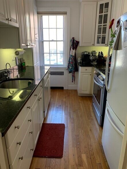 Primary Photo - 256 Beacon St