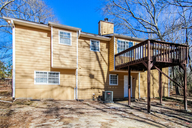 Building Photo - 3 Bedroom Split Level Atlanta Home
