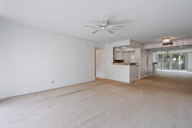 Building Photo - 630 Ocean Dr