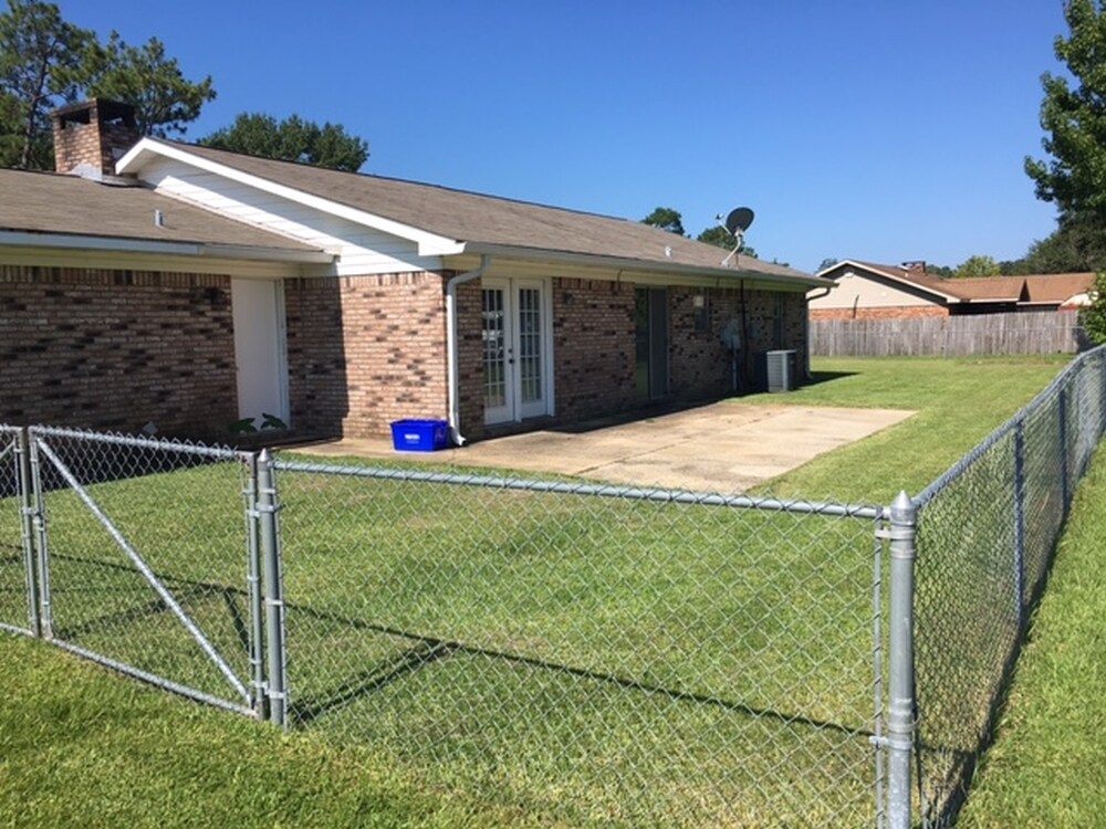 Building Photo - 2409 E Birch Dr