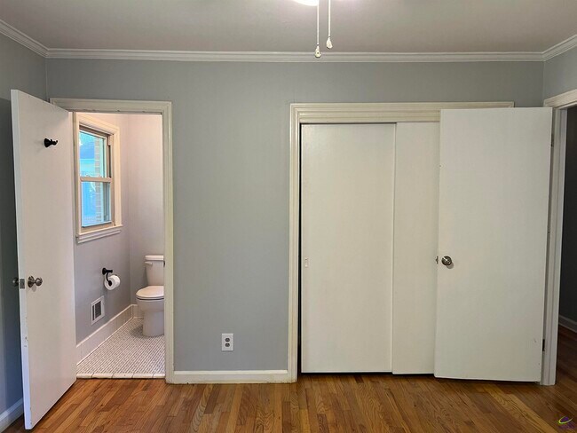 Building Photo - 2855 Riverview Rd