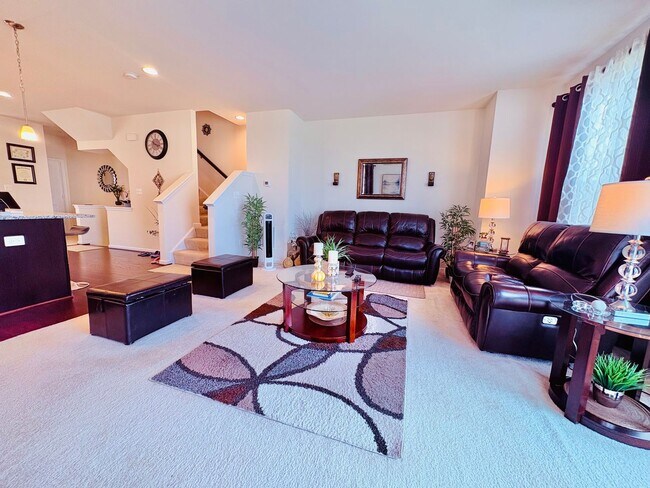 Building Photo - EMBREY MILL - END UNIT TOWNHOUSE