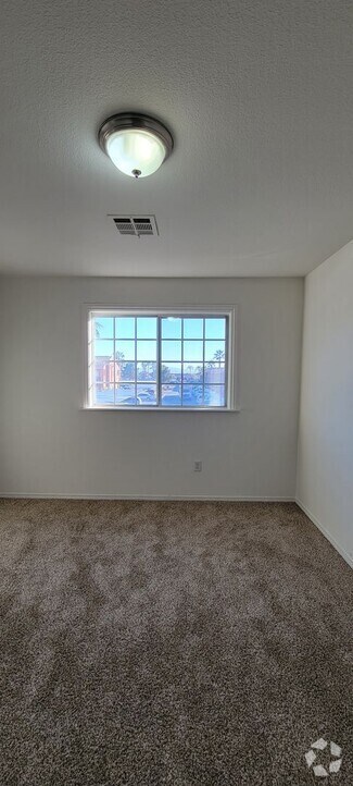 Building Photo - 2 Bedroom Condo near Air Force Base