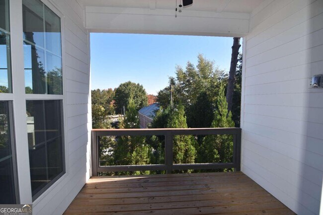 Building Photo - 469 Burton Dr